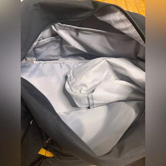 Gymshark Lifestyle/Duffle Gym Bag w/ Shoe Compartment - Picture 11 of 11